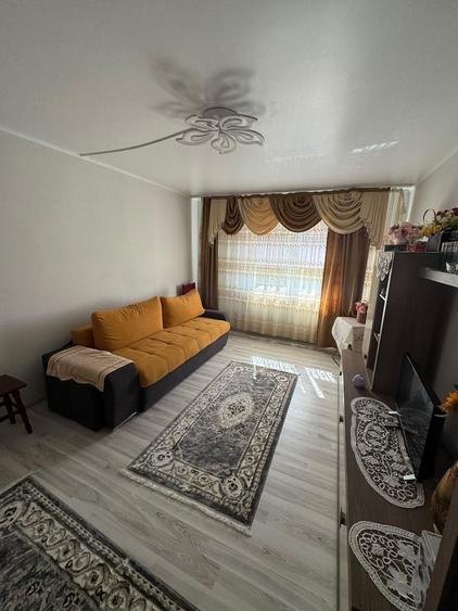 Apartament 3 camere decomandat- zona Poarta 6 - 2