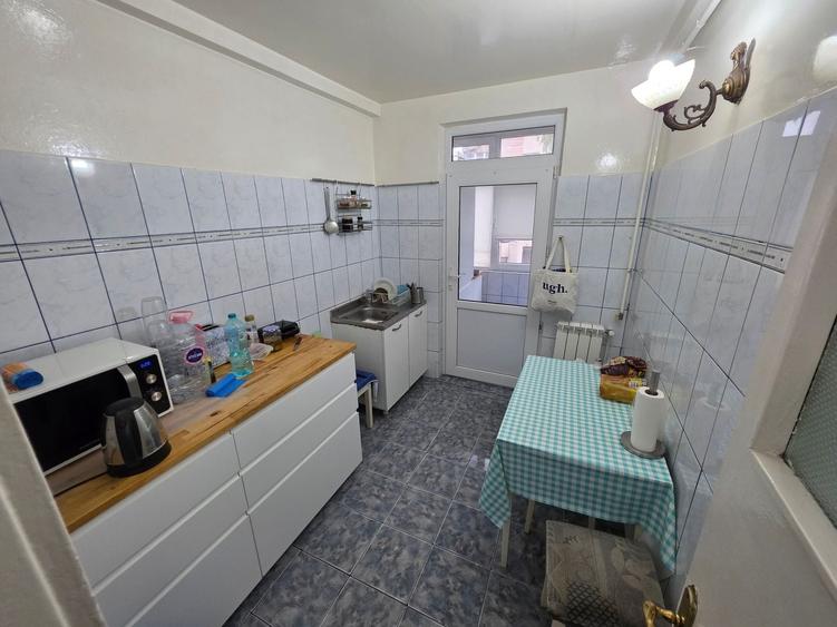 Apartament cu 2 camere semidecomandat, mobilat în Central