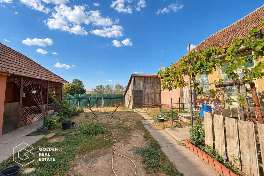Casă individuală cu 5 camere cu Canalizare în Fiscut