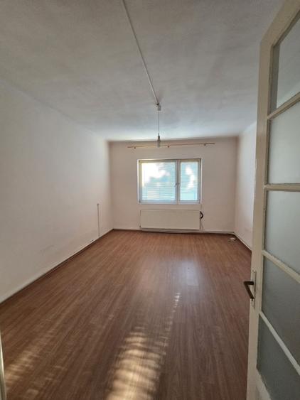Casă cu 2 camere semidecomandat cu Teren 400 Mp în Gheorgheni
