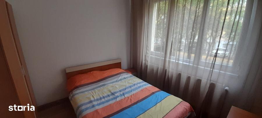 Apartament cu 3 camere decomandat în Drumul Taberei