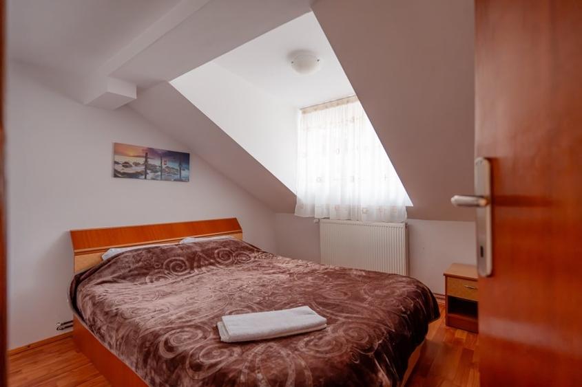 Casă individuală cu 5 camere cu Canalizare în Central