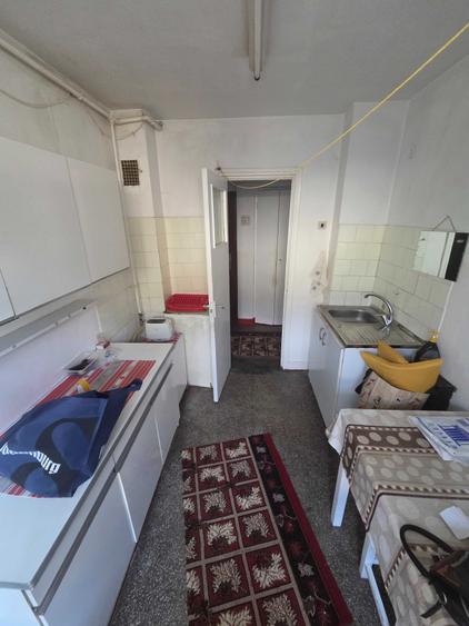 Apartament cu 3 camere semidecomandat în Cuza Vodă