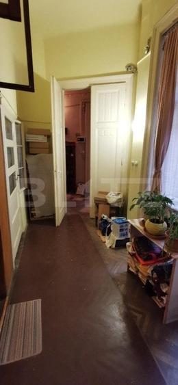Apartament cu 5 camere semidecomandat, mobilat în Central