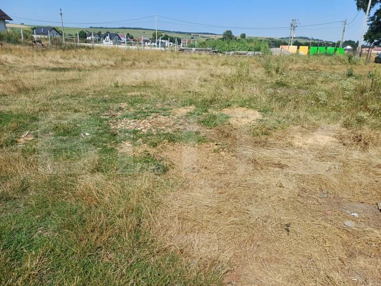 Teren Construcții intravilan de 808 mp, în Costâna