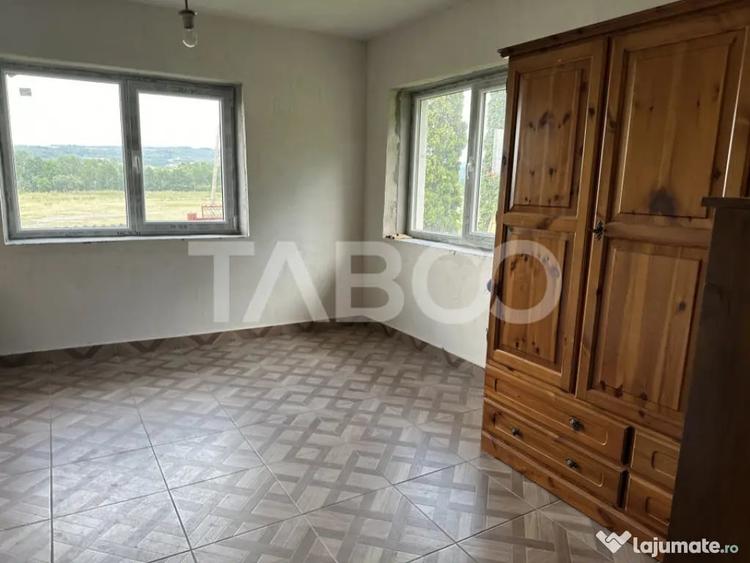 Casă cu 3 camere cu Teren 5517 Mp în Șinca