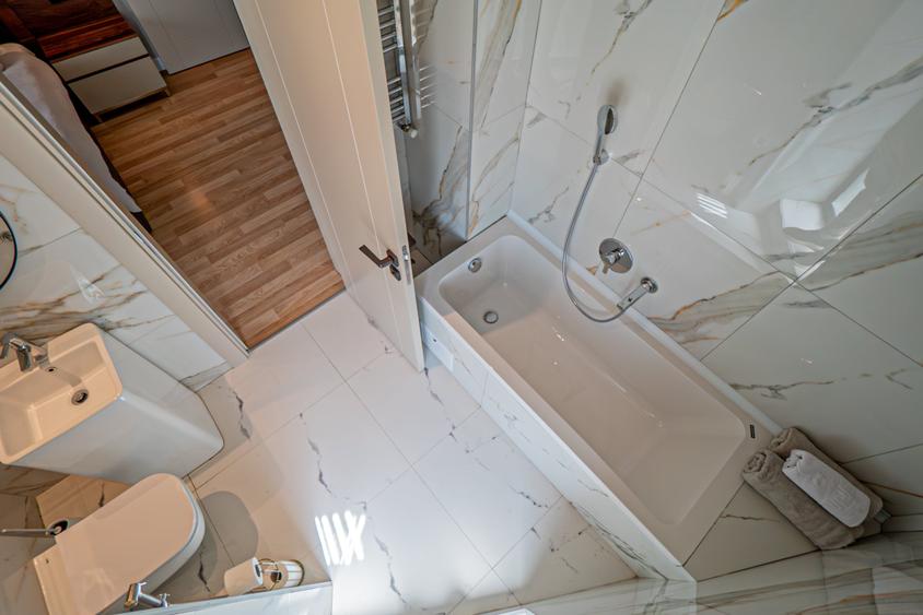 Apartament cu 3 camere decomandat, mobilat în Tomis Nord