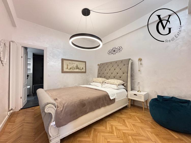 Apartament cu 4 camere semidecomandat, mobilat în P-ța Universității