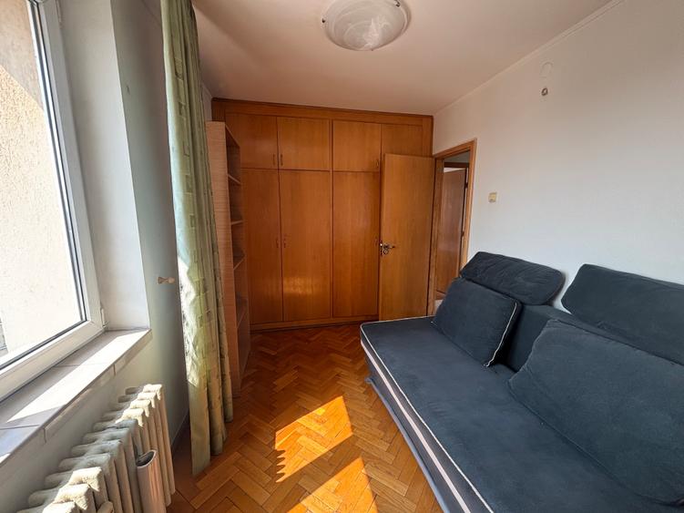 Apartament cu 3 camere semidecomandat în Sala Palatului