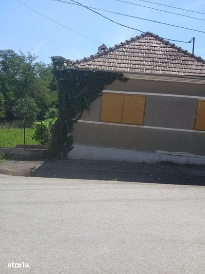 Casă cu 4 camere cu Teren 500 Mp în Săliștea