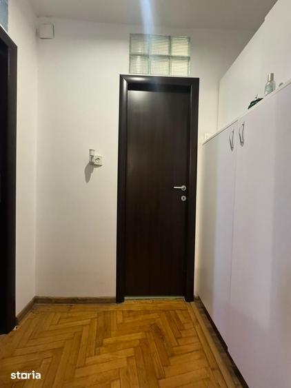 Apartament cu 3 camere semidecomandat în Victoriei