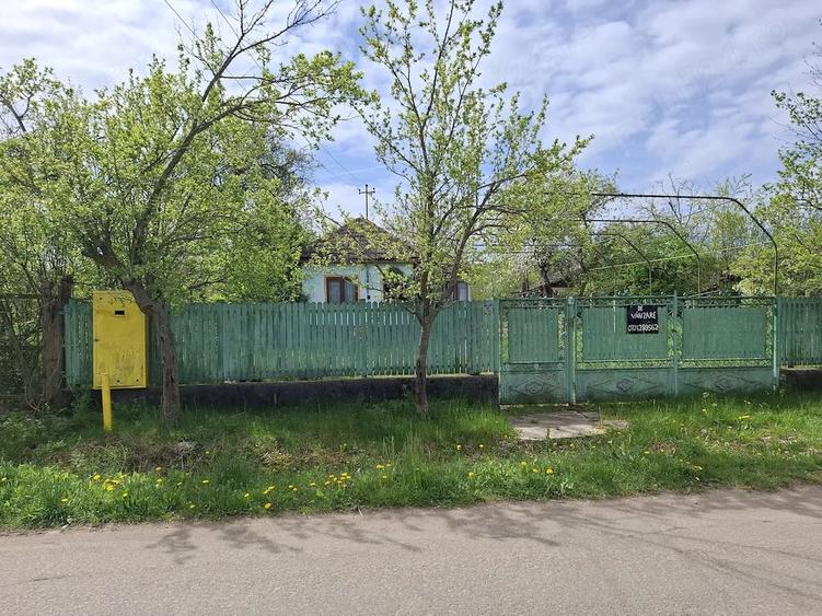 Casă cu 4 camere cu Teren 3500 Mp în Podenii Noi