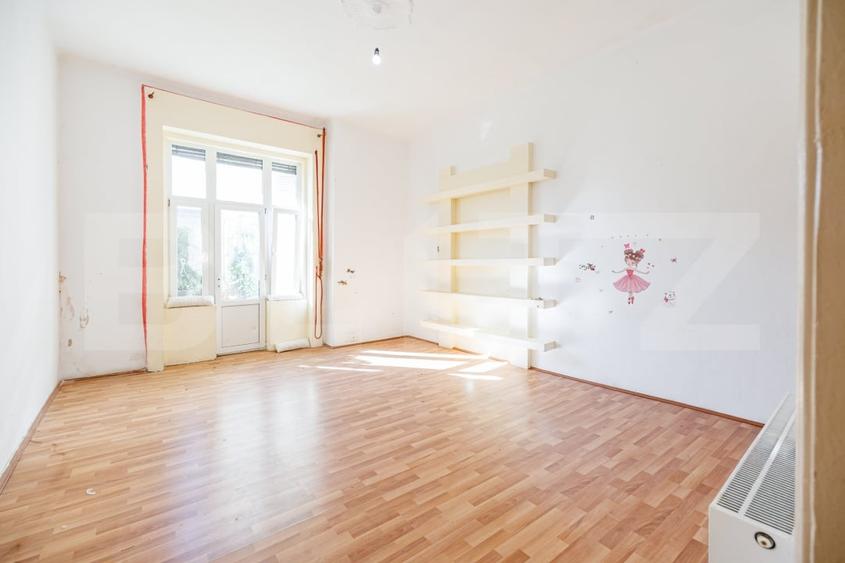 Apartament cu 5 camere decomandat în Sinaia