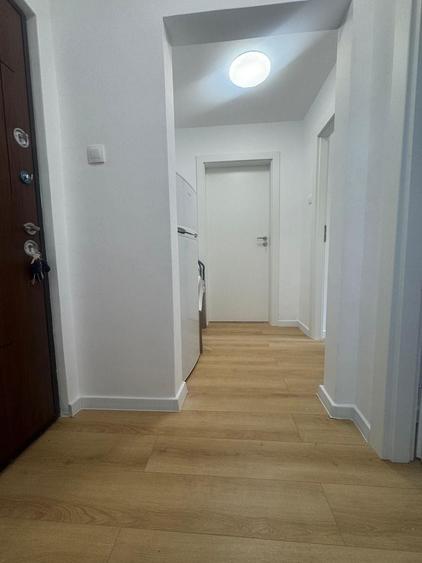 Apartament cu 2 camere decomandat, mobilat în P-ța Victoriei