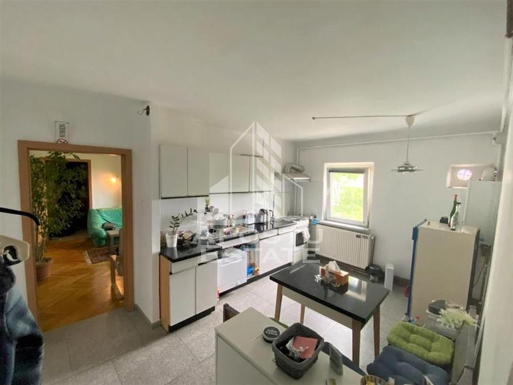Apartament cu 3 camere semidecomandat, mobilat în Șagului