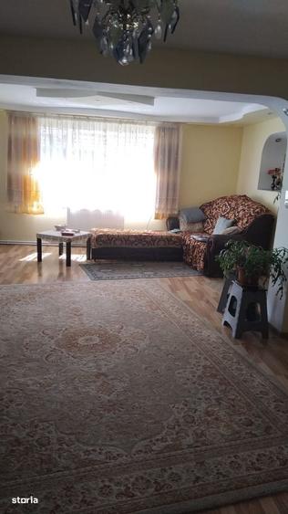 Casă cu 4 camere în Coman