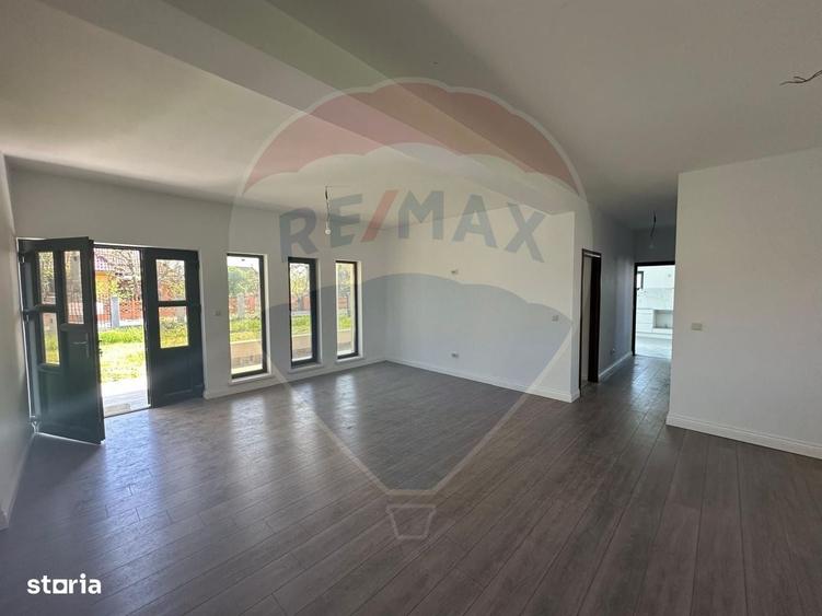 Casă cu 4 camere decomandat în Central
