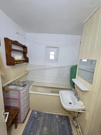 Apartament 3 camere, decomandat, etaj 1/4, zona Nicolina - 4