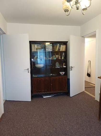 Apartament cu 3 camere semidecomandat, mobilat în Titan
