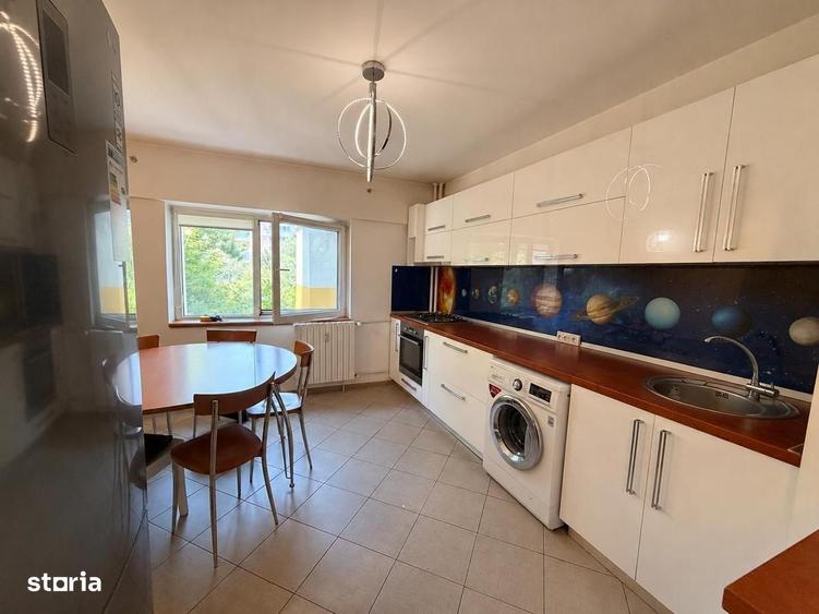 Apartament cu 4 camere decomandat în Sebastian