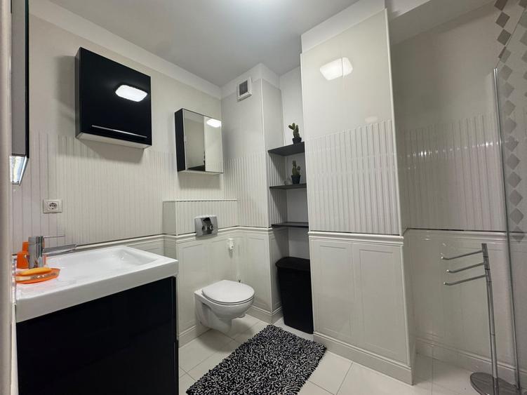 Apartament cu 2 camere semidecomandat, mobilat în Semicentral