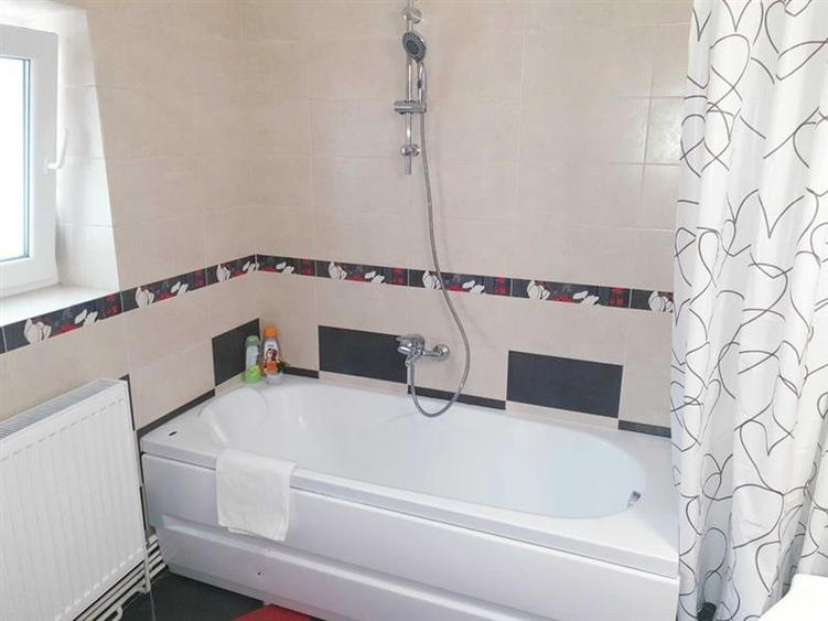 Apartament cu 4 camere decomandat, mobilat în Centrul Istoric
