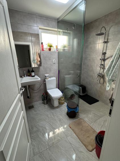 Casă individuală cu 6 camere cu Canalizare în Adunații-Copăceni
