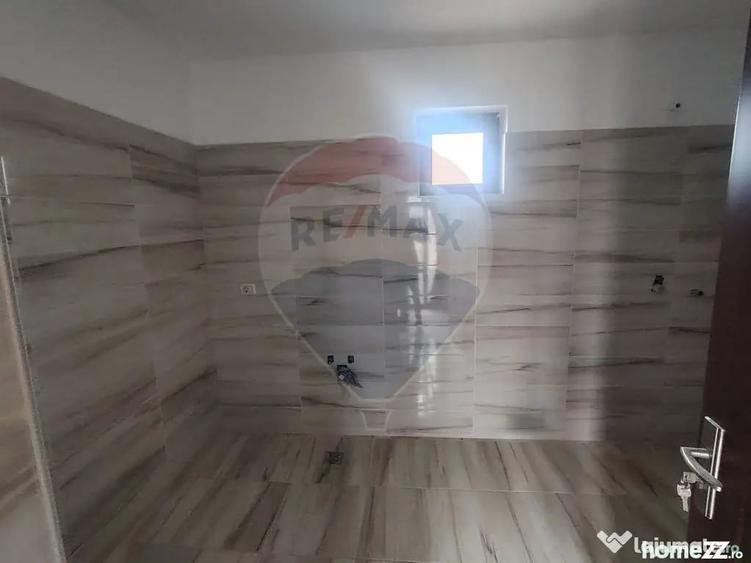 Casă cu 3 camere cu Teren 1326 Mp în Central