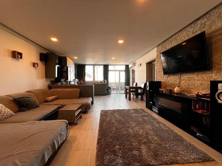 Apartament cu 3 camere decomandat în Sânnicoară