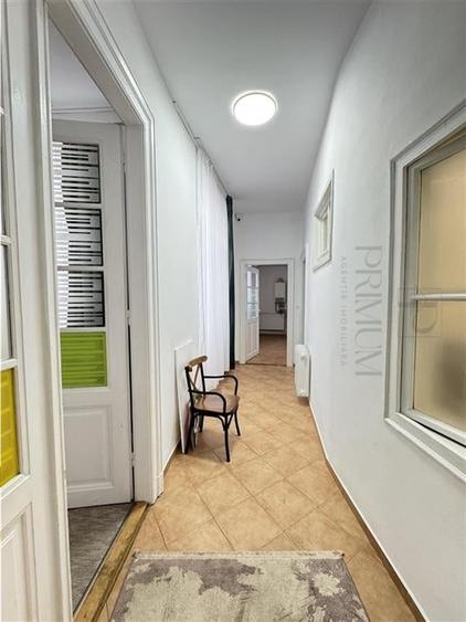 Casă individuală cu 10 camere cu Canalizare în Lunei