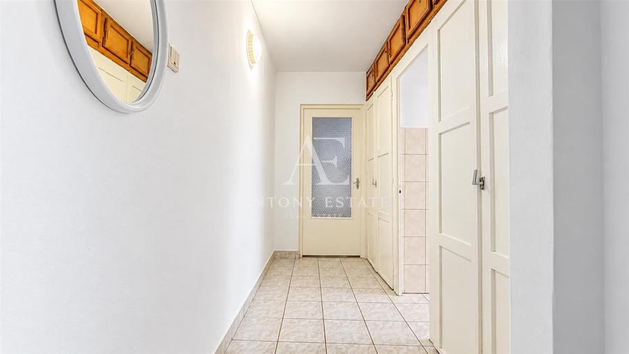 Apartament cu 3 camere semidecomandat în Cantemir