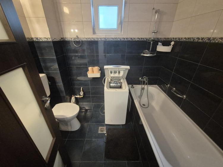 Apartament cu 3 camere decomandat în Calea Victoriei