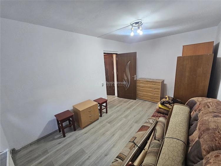 Apartament cu 2 camere semidecomandat în Cuptoare (Reșița)