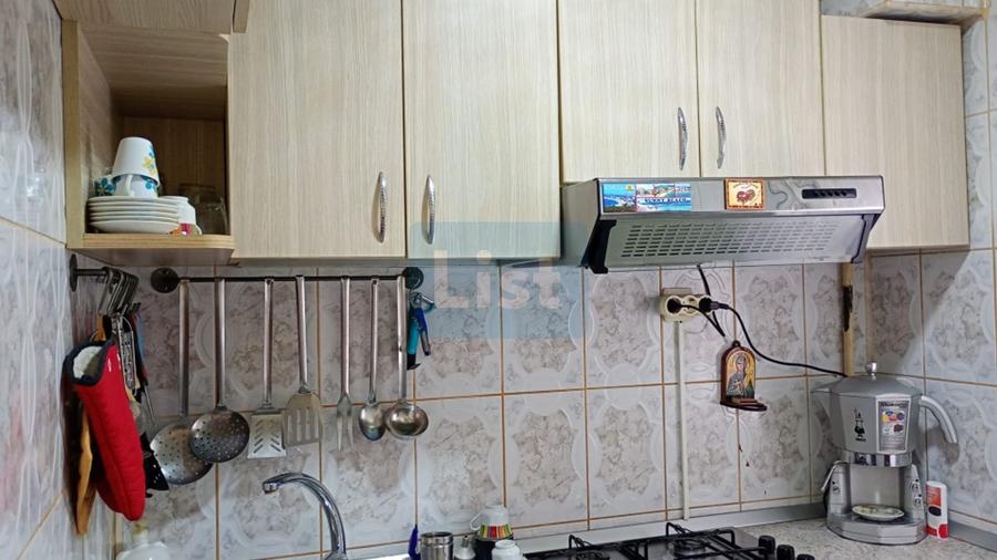 Apartament cu 3 camere semidecomandat, mobilat în Micro 40
