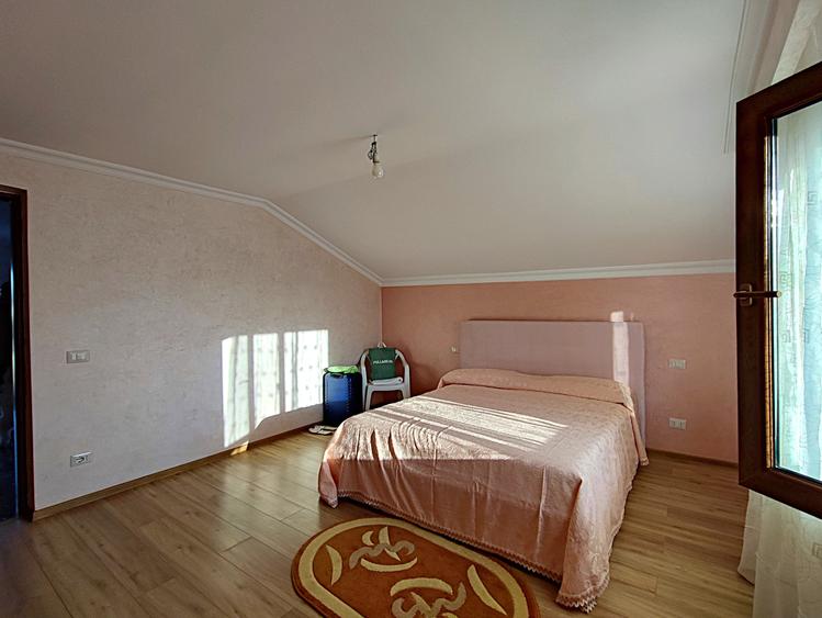 Casă cu 5 camere cu Canalizare în Valu lui Traian