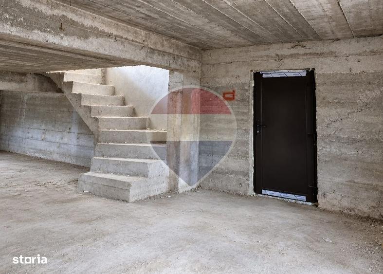 Casă cu 4 camere cu Teren 498 Mp în CFR
