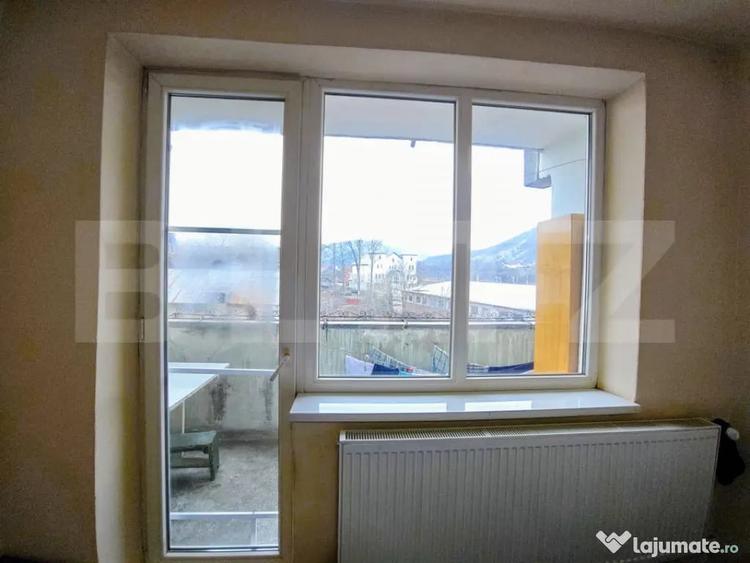 Apartament cu 4 camere semidecomandat în Central