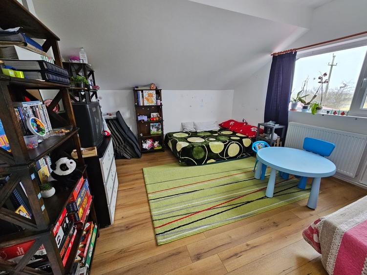 Casă cu 8 camere cu Teren 2200 Mp în Crevedia