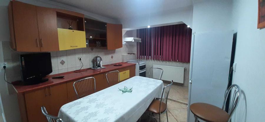 Apartament cu 3 camere decomandat în Nufărul