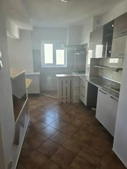 Apartament cu 3 camere decomandat în Pantelimon