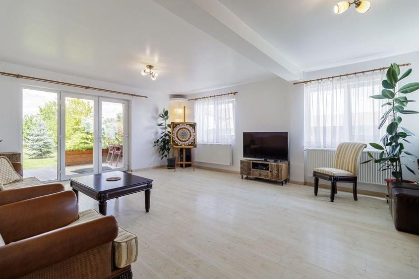 Casă cu 5 camere cu Teren 2253 Mp în Tâncăbești