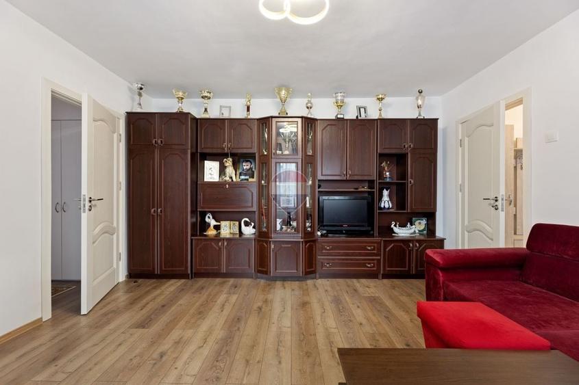 Apartament cu 2 camere semidecomandat, mobilat în Micălaca