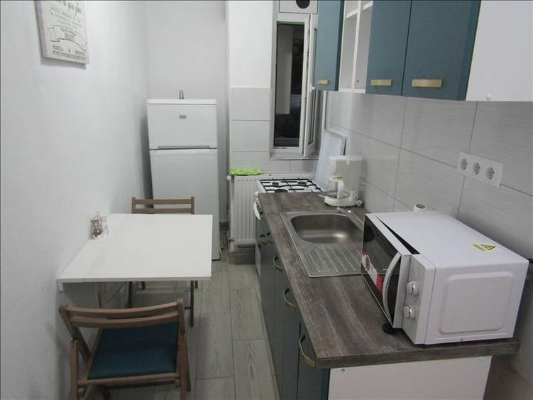 Apartament de închiriat – Zona Cedonia, etaj 1/4 - 5