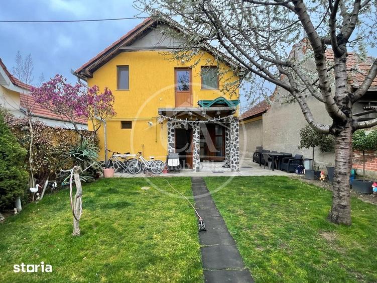 Casă cu 7 camere cu Teren 267 Mp în Nufărul