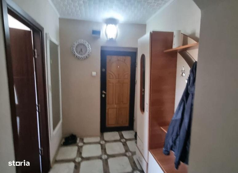 Apartament cu 4 camere decomandat în Nicolina