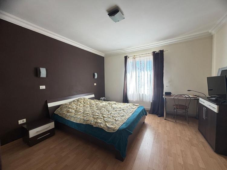 Apartament cu 3 camere decomandat, mobilat în Lipovei