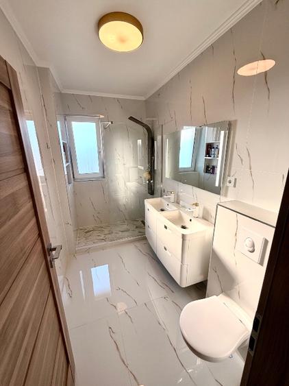 Apartament cu 3 camere decomandat în Florești