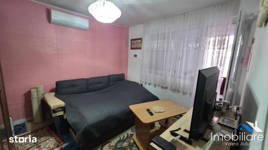 Spațiu comercial, de 51 mp, în Petros