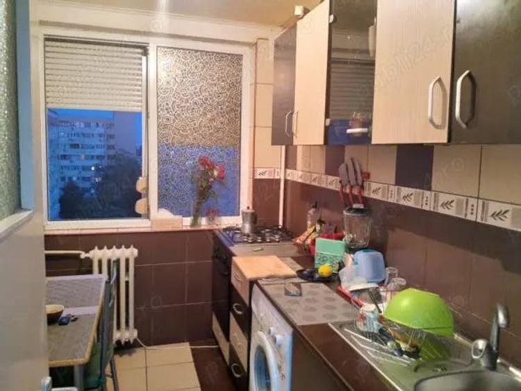 Apartament cu 2 camere semidecomandat în Colentina