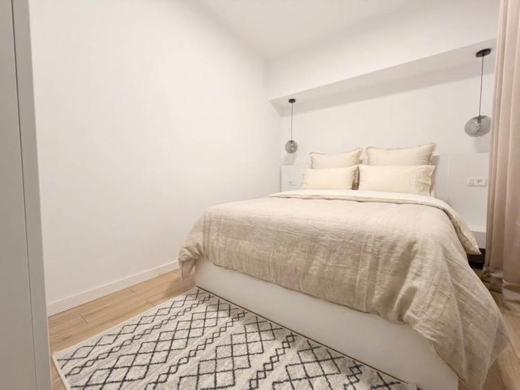 Apartament cu 2 camere semidecomandat, mobilat în Faleza Nord